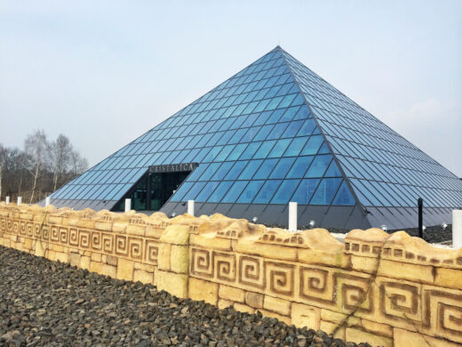 Cristalica - Piramida w Doebern